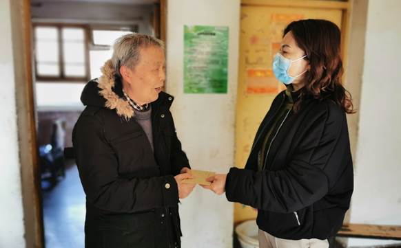 说明: 说明: G:\照片视频\离退休\20210205 春节慰问\党委组\QQ图片20210205085306.jpg